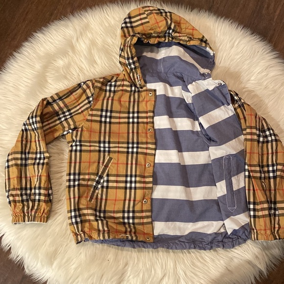 Children’s Burberry Reversible Spring Jacket - Picture 2 of 6